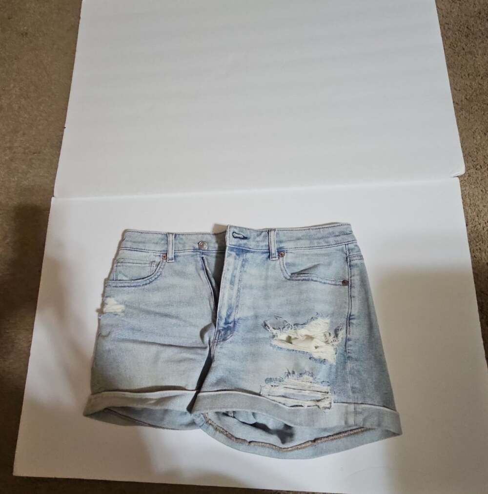 American Eagle Mom Short Size 10 Light Wash Distressed Denim Cuffed Shorts